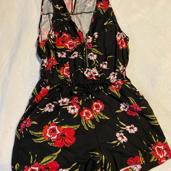 Guess romper - Picture 2 of 4